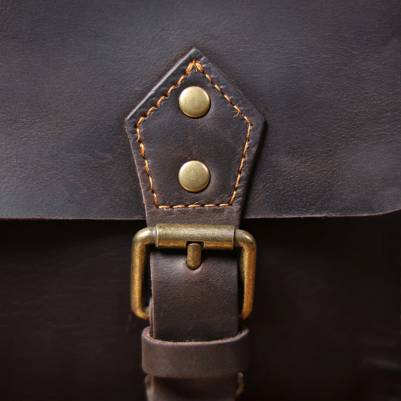 S.WORKER Vintage Echtleder-Rucksack für Herren, Große Laptop-Schultertasche aus Rindsleder, Klassische Vintage Crazy Horse Schultasche für Reisen – Detail 11