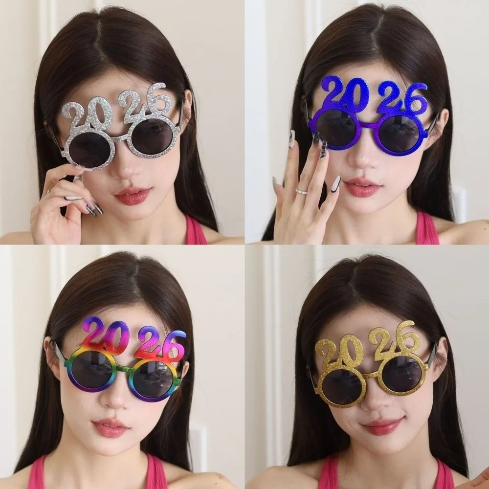 لامعة 2026 سنة جديدة سعيدة نظارات لطيف الإبداعية عيد الميلاد نظارات حلوة ملونة السنة الجديدة النظارات الشمسية الزخرفية صور الدعامة #1