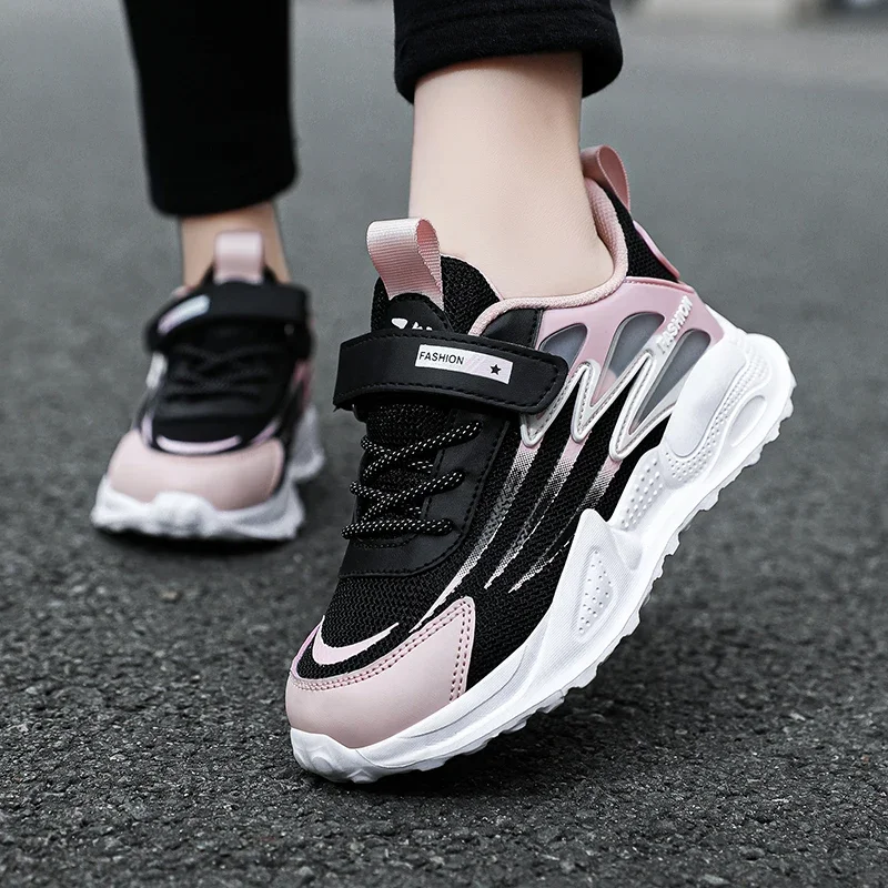 Nuevos zapatos deportivos informales para niñas de primavera, zapatillas de deporte de suela blanda para niños, zapatillas de malla transpirables antideslizantes a la moda para niños, zapatos Tenis para correr