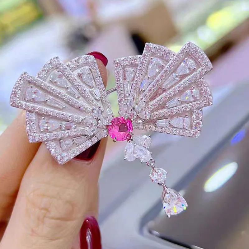 

Foydjew Luxury Brand Design Butterfly Micro-inlaid Full Zircon Brooch Fashion Silver Color Dress Lady Corsage Brooch For Women