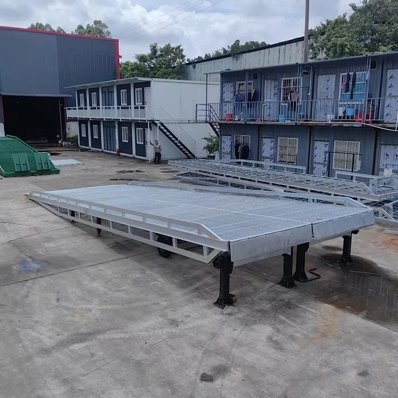 China Famous Hydraulic Loading Lift Dock Ramp Boarding Bridge on Sale Lifting Platform