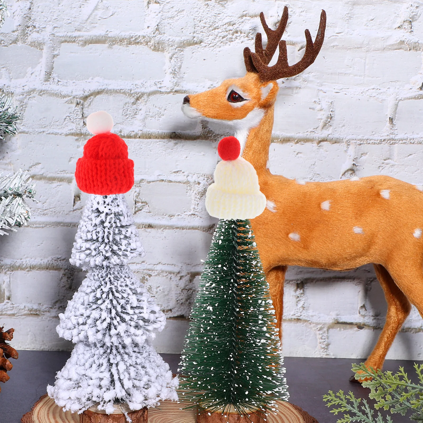 

24 Pcs Christmas Mini Wool Hats Tiny Knit Hats for Crafts Miniature Knitted Decor Party Red Yarn Caps