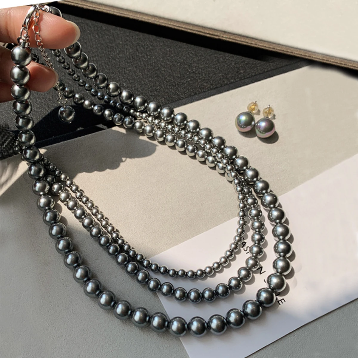 Aokaishen Dark Gray Pearl Necklace Female Collarbone Chain Extremely Thin Neck Chain Niche Sweater Chain High-end jewelry