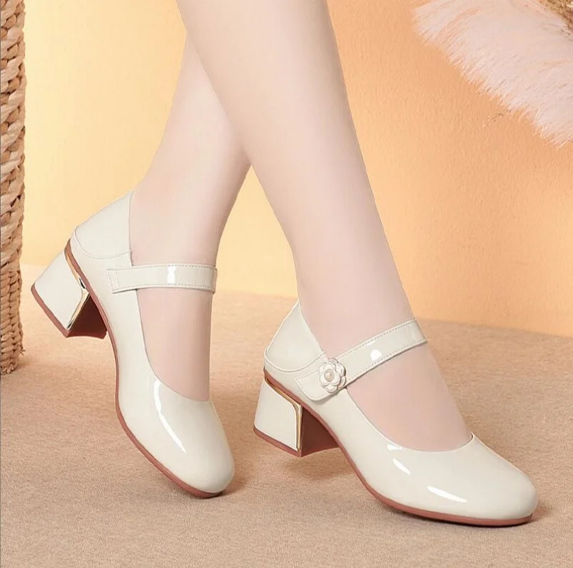 

Women's Leather Shoes New Style Dancing Shoes Mother Shoes Soft Sole Thick Heel Women's Shoes One-Button Single Shoes