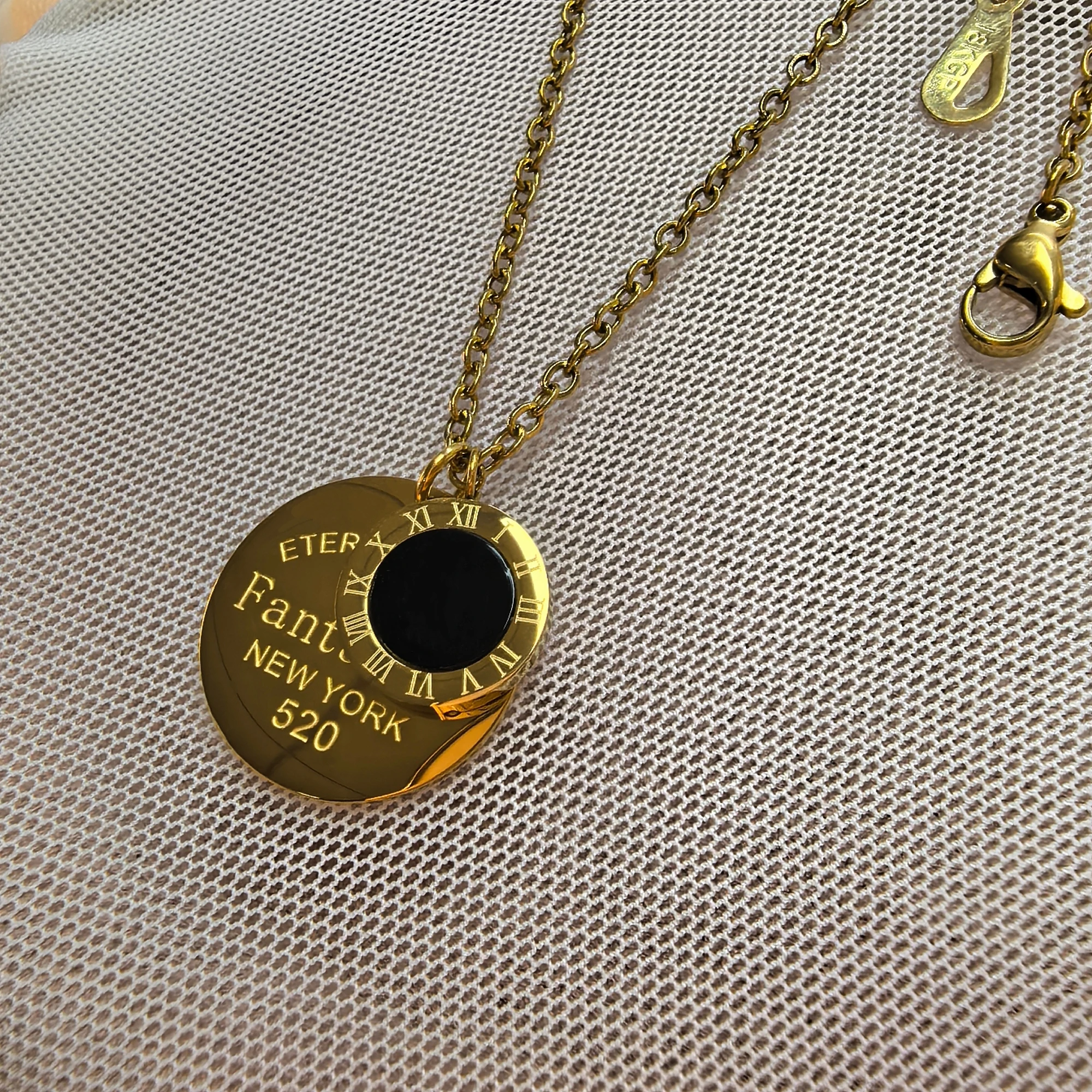 Classic Design Roman Numerals Round Plaque Pendant Titanium Steel Women's Necklace Luxury Jewelry Women's Wholesale Gifts