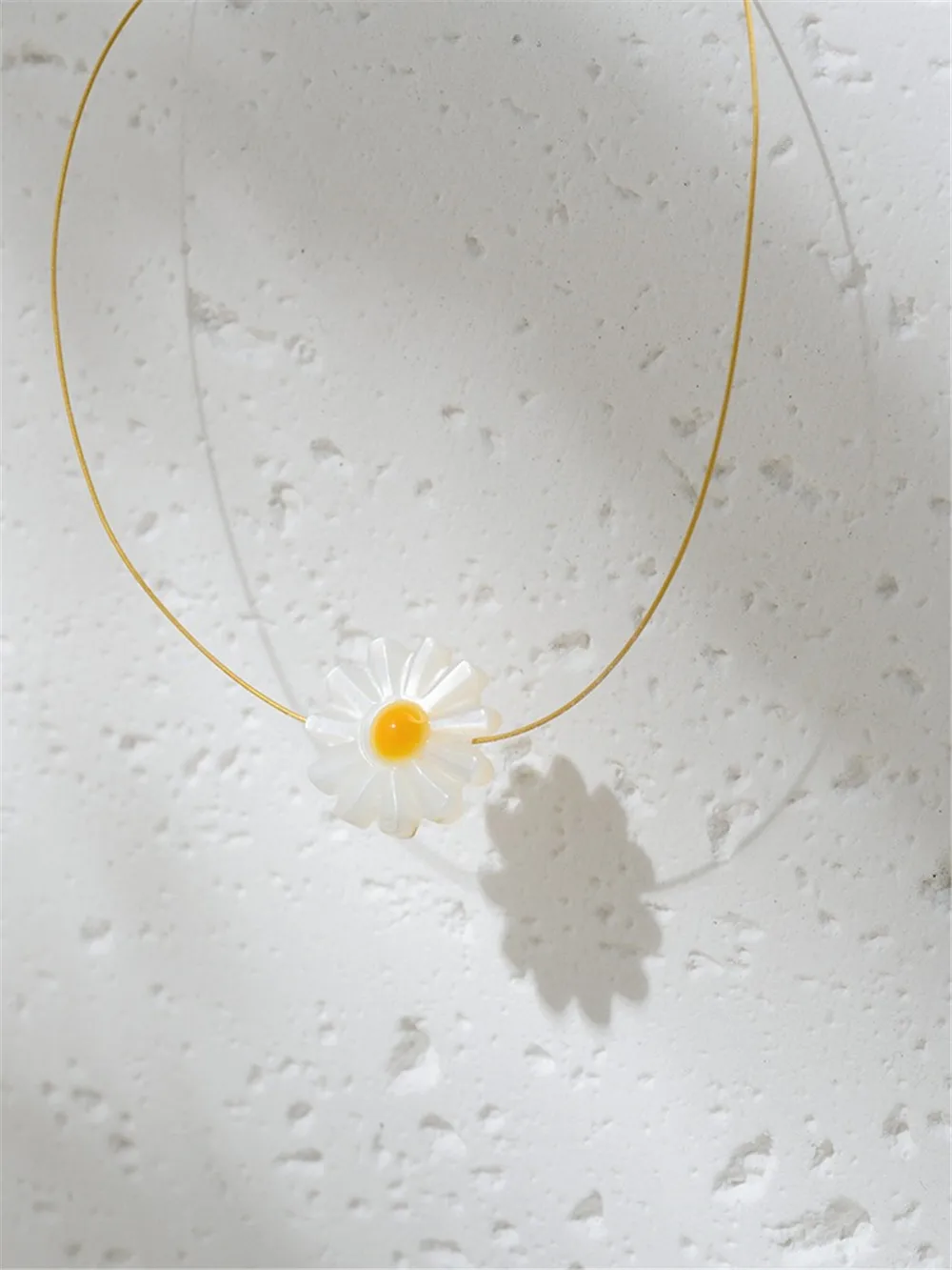 

Natural Pearls Shells Small Daisies Flowers Straight Holes DIY Materials for Handmade Japanese Style Necklaces Bracelets Earring