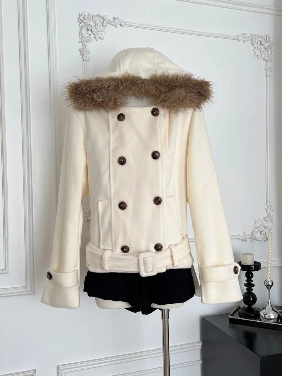 

Шерстяное пальто в стиле ретро в американском стиле с меховым воротником и шапкой для женщин, осенне-зимний сезон, модное женское полиэфирное волокно