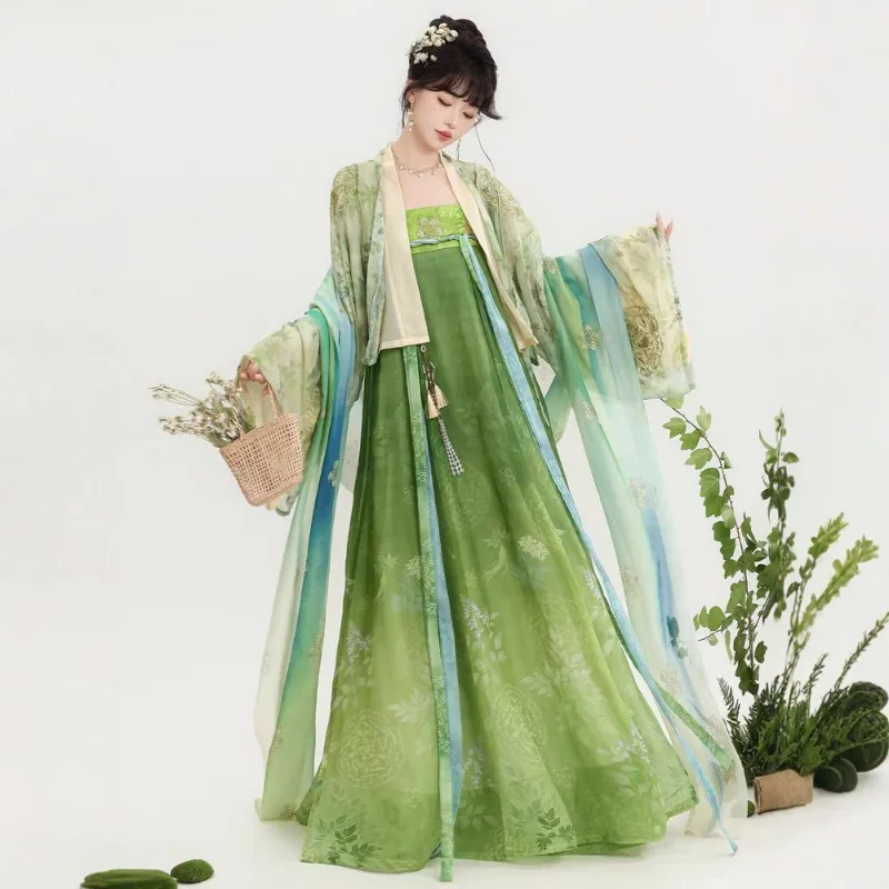 Conjunto Hanfu estilo Tang Spring Green Daily, top abierto por delante y falda de una pieza con corte alto.
