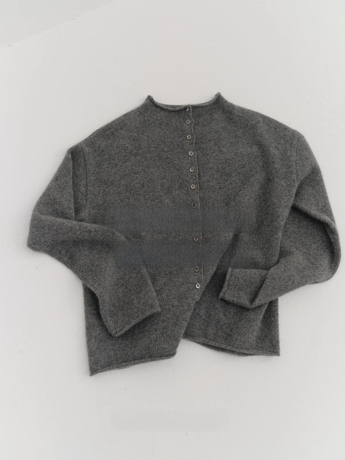 

Коллекция Habits Sample: Женский шерстяной свитер свободного кроя с длинным рукавом, простой дизайн, на одной пуговице, для ношения под одеждой