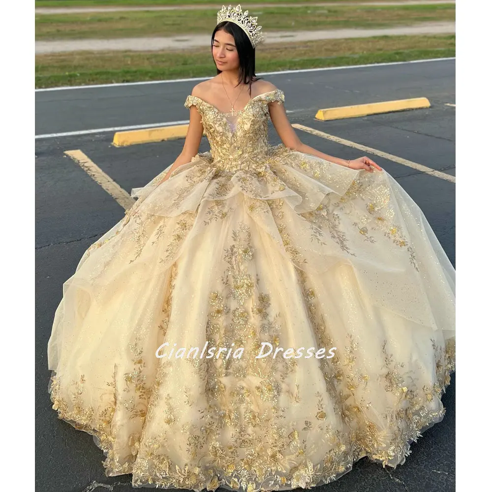 

Золотистое бальное платье с 3D цветами и оборками, платья для Quinceanera с открытыми плечами, кружевной корсет с аппликацией, платья для XV лет