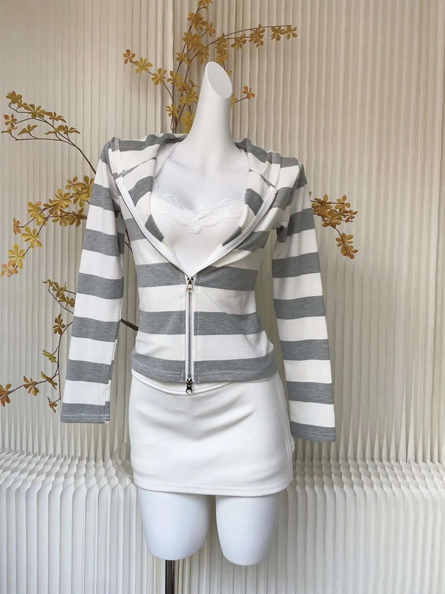 

U Sle 2024 Summer New Korean Women's Striped Hooded Sun Protection Cardigan Versatile Top Small Size Fem Clothing