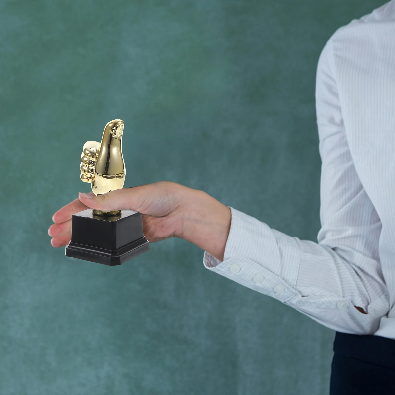 

8pcs Golden Trophy Plastic Award For Kids Classroom Prize Sports Banquet Day Party Favor Student Recognition