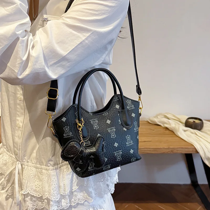 

2026 Women's Cloud Dancer White Tote Bag, Vintage Quilted Soft Leather Multi-way Crossbody Purse, Large Capacity Shoulder Bag