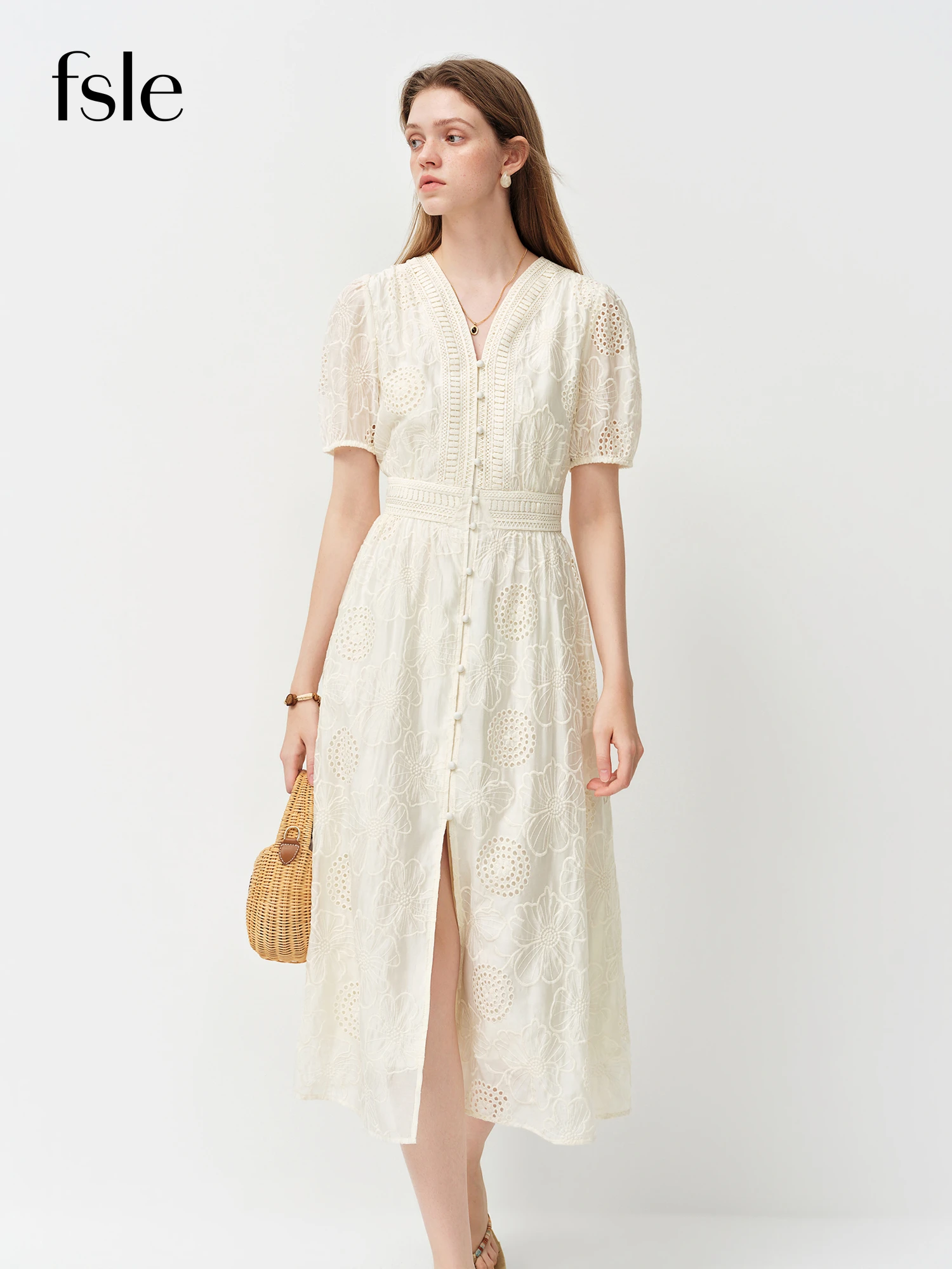 

Женское платье FSLE с вырезами и вышивкой, V-образным вырезом, А-силуэта, летняя новинка 2026 года, с акцентом на талии, элегантное, модное, длиной до икр