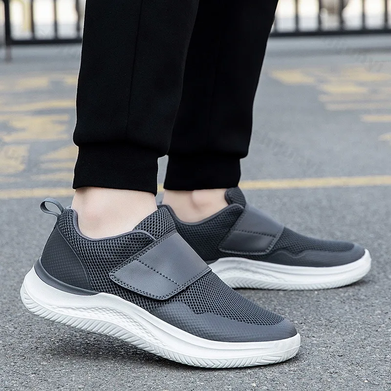

2025 Summer New Men's Fashion Low Top Casual Shoes Mesh Breathable Comfortable Sports Shoes Soft Soled Non slip Outdoor Sneakers