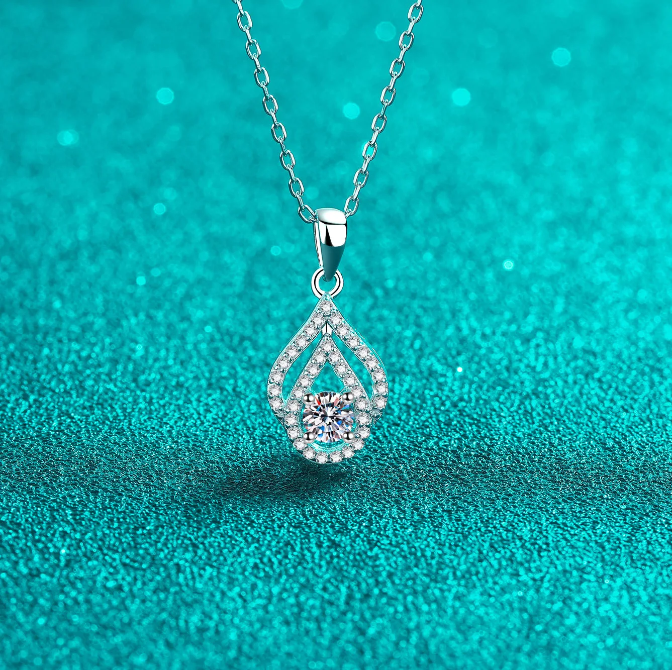 

0.3ct Moissanite S925 Silver Necklet Pendants for Women Plated Pt950 Hollow Waterdrop Charms Free Necklace Jewelry Wholesale