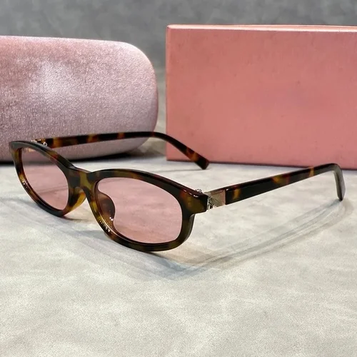 Imagen 1 del producto 2025 nuevas gafas de sol Vintage tipo ojo de gato para mujer UV400 montura estrecha gafas de sol Retro elegantes gafas de sol de moda regalo femenino