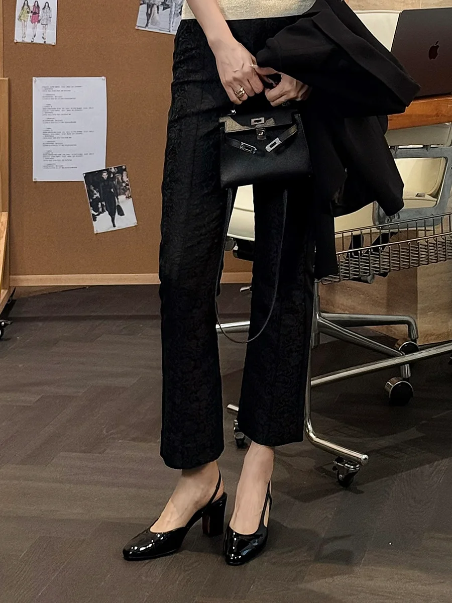 

Элегантные классические туфли-слингбэки Yuan Yiling HeBen Series: легкая роскошная обувь для женщин, весна 2026