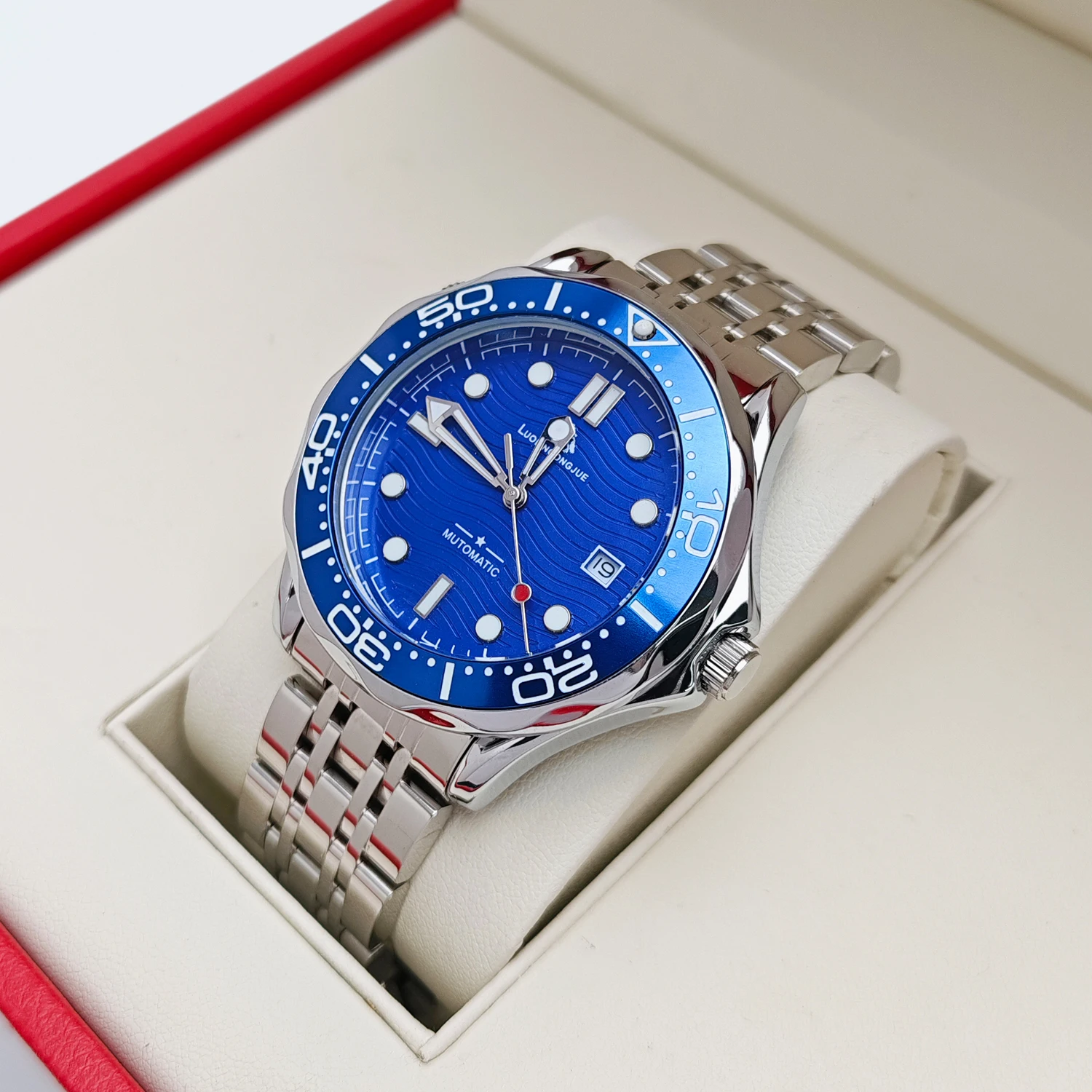 

Trendy Diving-Style Men's Automatic Mechanical Watch with Calendar, Luminous Waterproof Design, Hollow Stainless Steel Durable Business Casual Men's Watch, Light Luxury High-End Men's Everyday Versatile Mechanical Watch Hot-Selling Model
