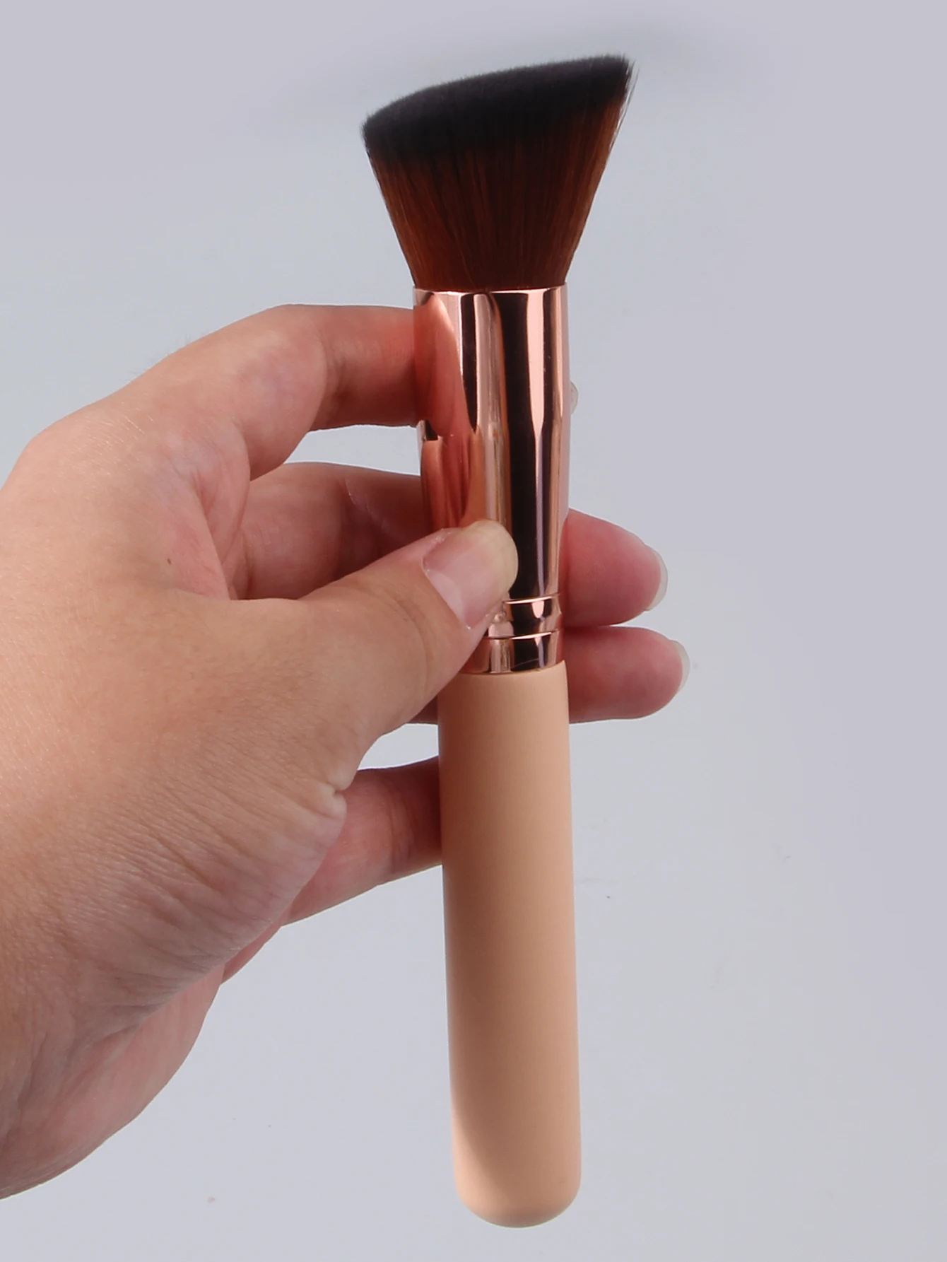 High-quality flat and slanted foundation brush, contour brush, beginner's makeup tool, facial blush brush, portable makeup brush