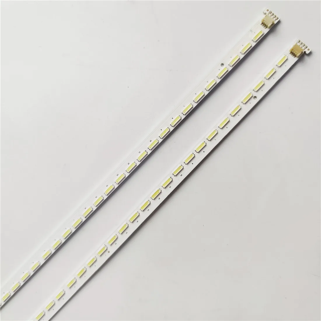 LED Backlight Strip 48โคมไฟสำหรับSkyworth 39 ''TV 2011CSR390_7020_RIGHT48_REV1.0 53GT-AZ390V700 39E61HR SEL390V7-S00D
