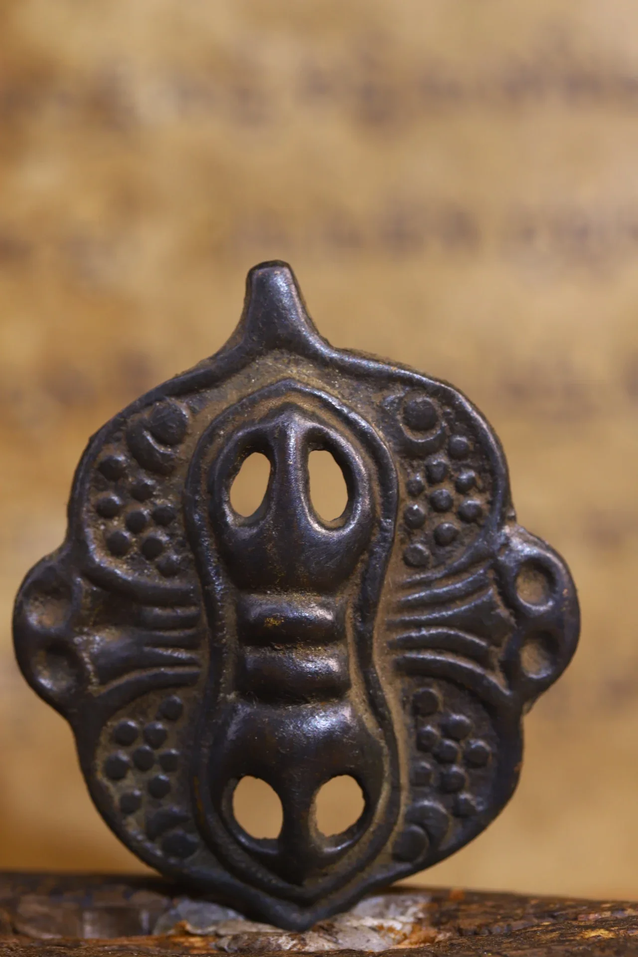 

2"Old Xizang Folk Collection Old Bronze Cinnabar Dorje Vajra Phurpa Beast Head Pendant Amulet Dharma Worship Hall Town house