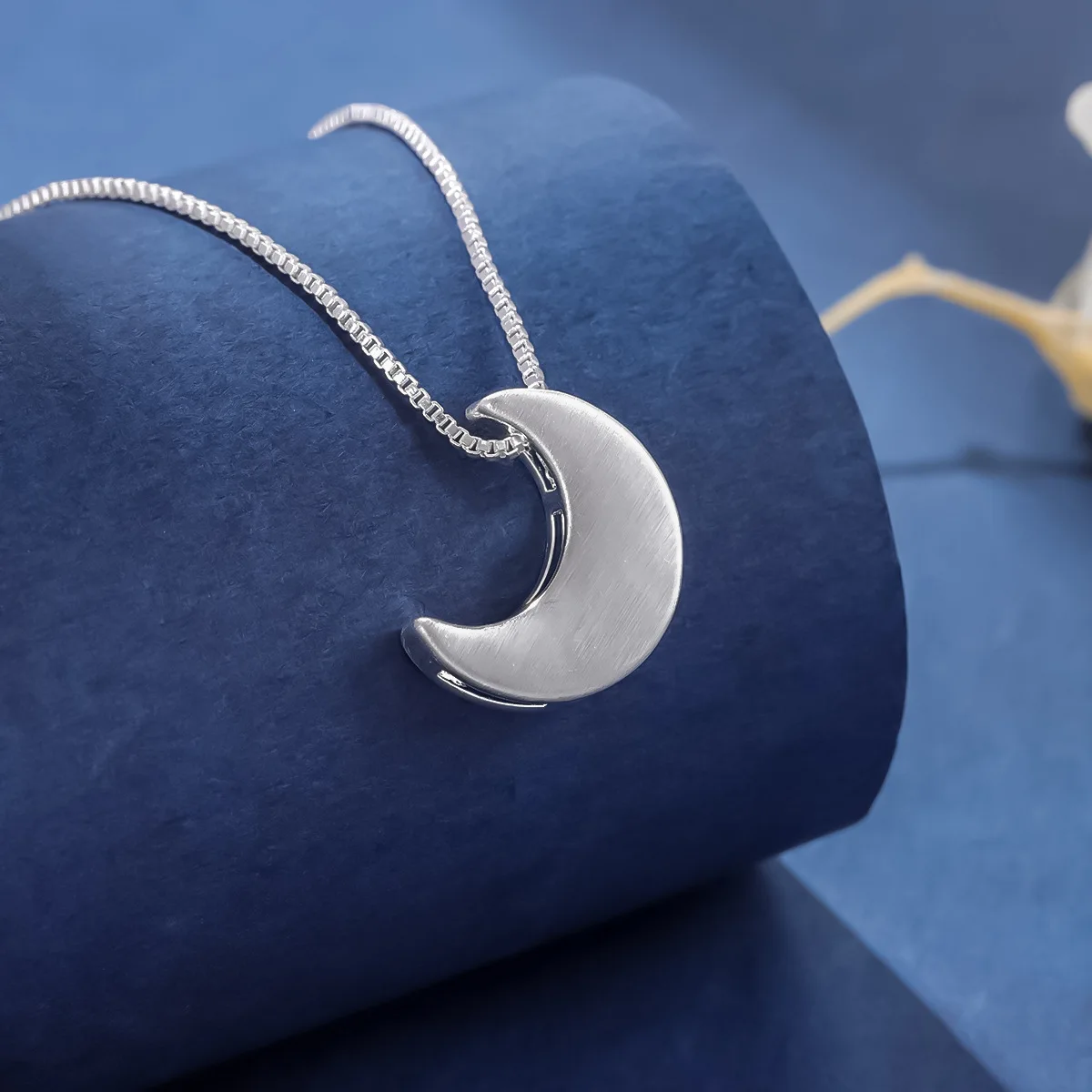 New Simple Fashion Jewelry Beautiful 925 Sterling Silver Brushed Crescent Moon Exquisite Gift Women Pendant Necklaces  XL047