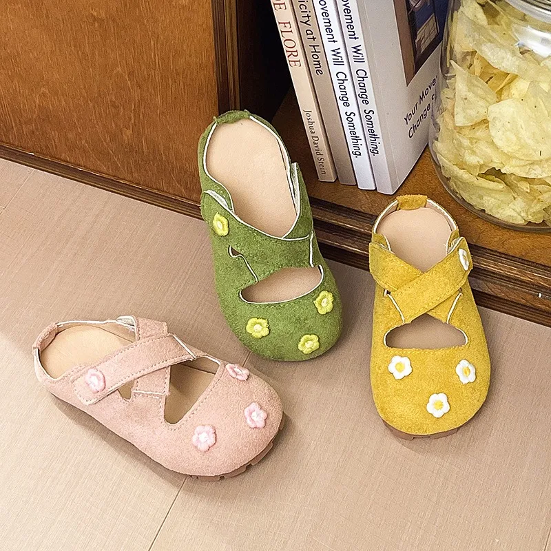 

Girls Casual Slippers with Sweet Flowers Kids Princess Shoes Fashion Versatile 2026 Summer New Children Outdoor Shoes Non-slip