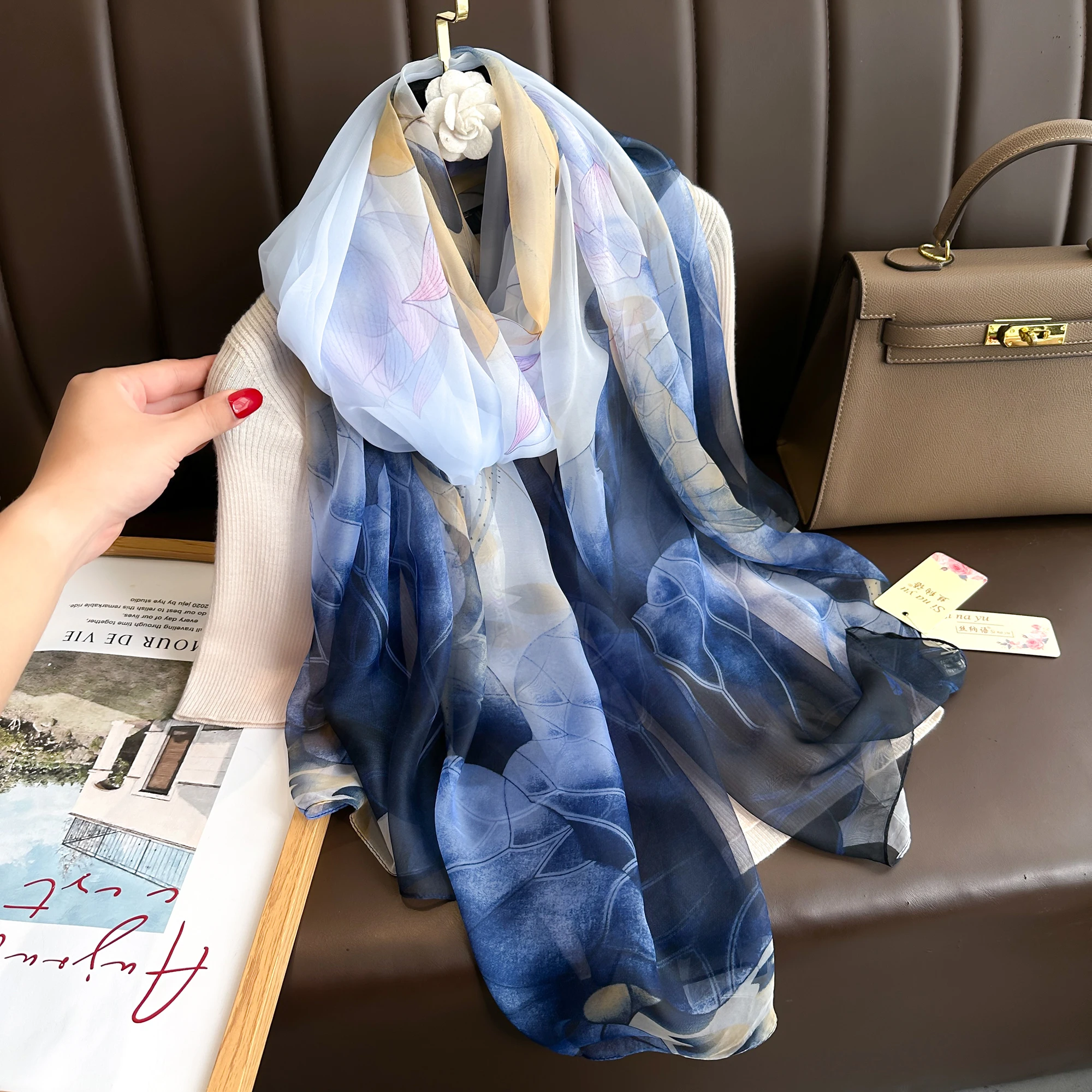 New Women New Fashion Silk Scarf Print Design Shawl Elegant Headscarf Convinient Bandage Hijabs Sunscreen Muslim Wrap Scarves