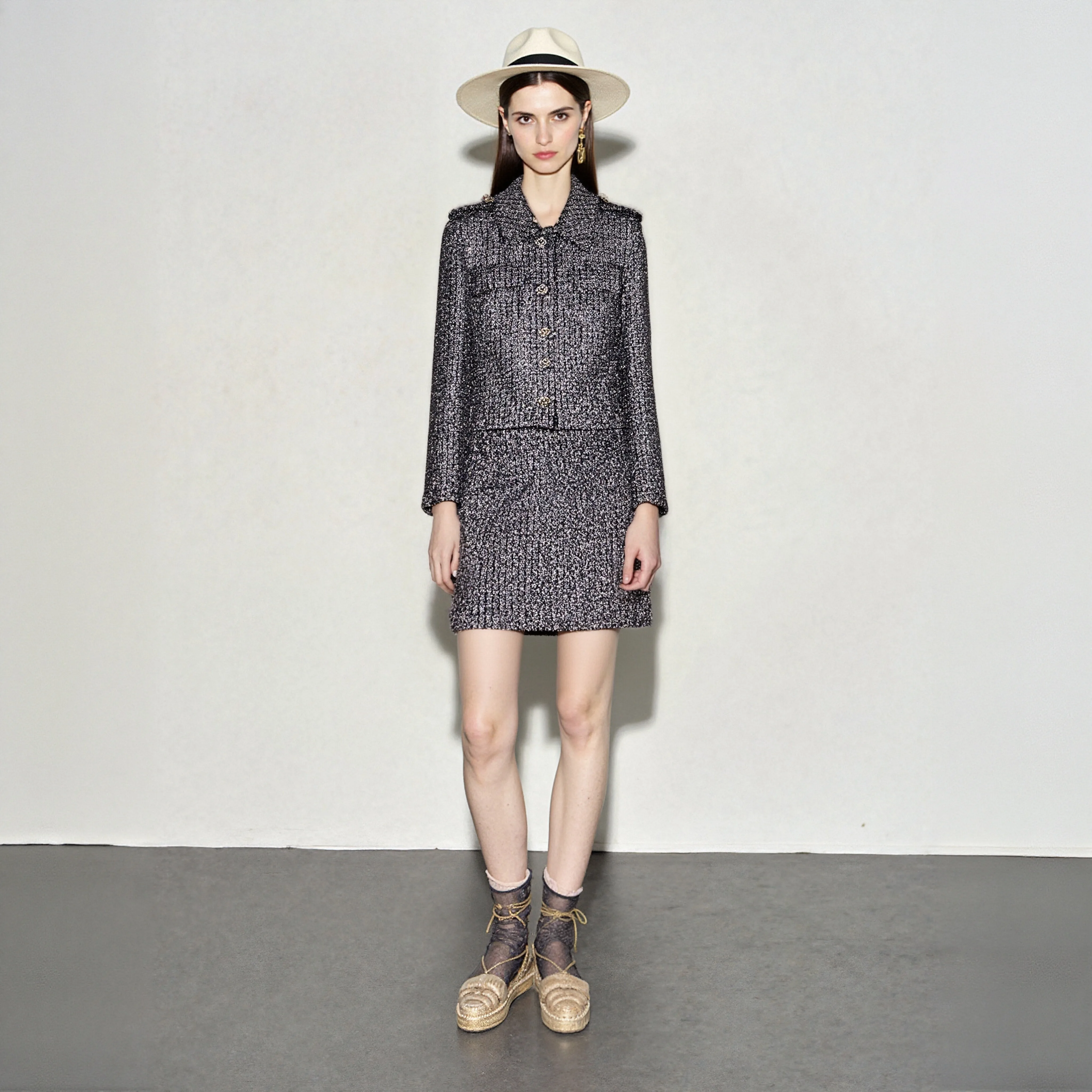 

Elegant High-End Gray Mixed Color Small Fragrant Style Coarse Woolen Short Jacket Skirt Set for Women