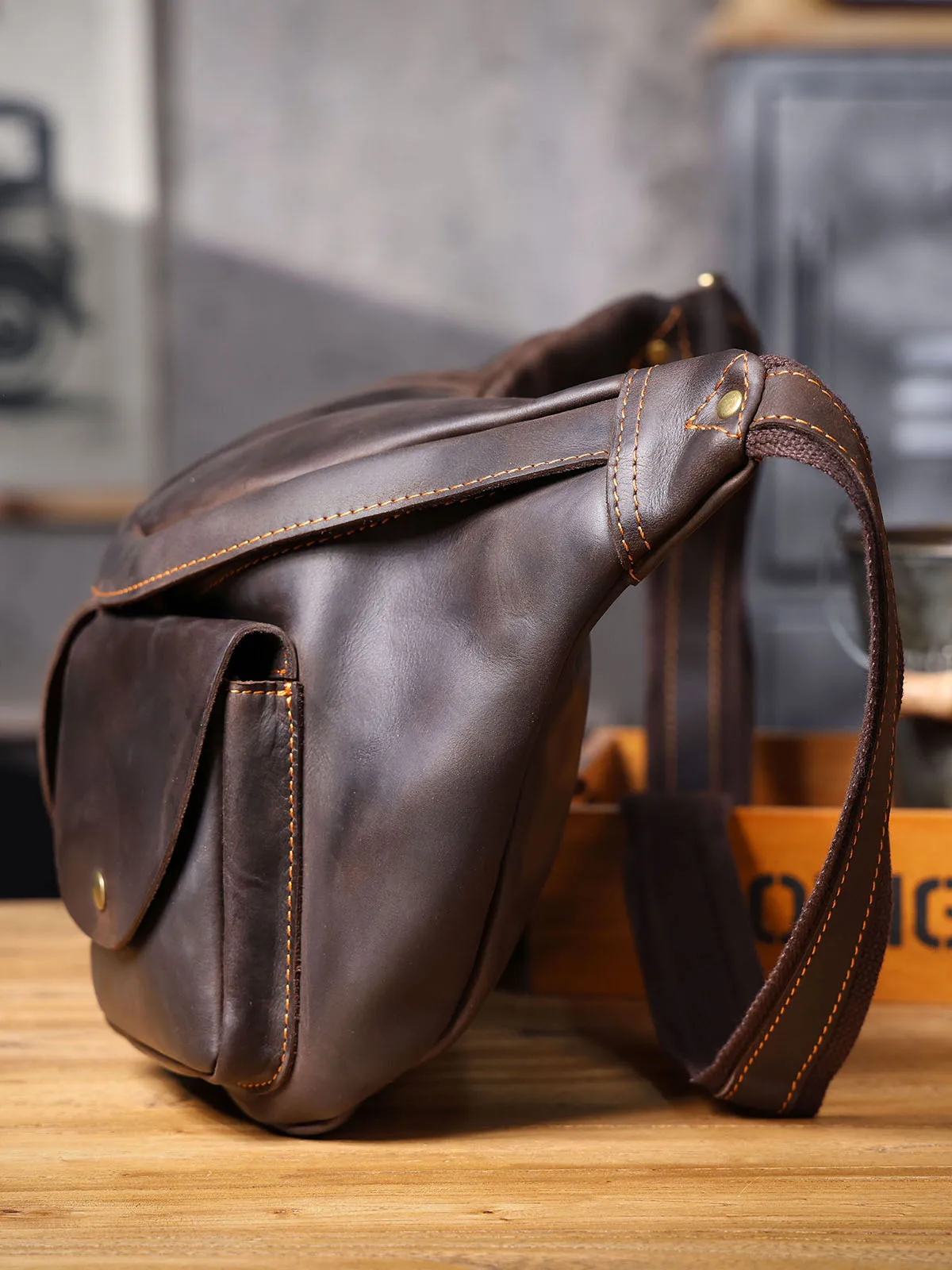 outdoor travel luxury first layer cowhide men's chest bag vintage genuine leather large-capacity motorcycle crossbody bag