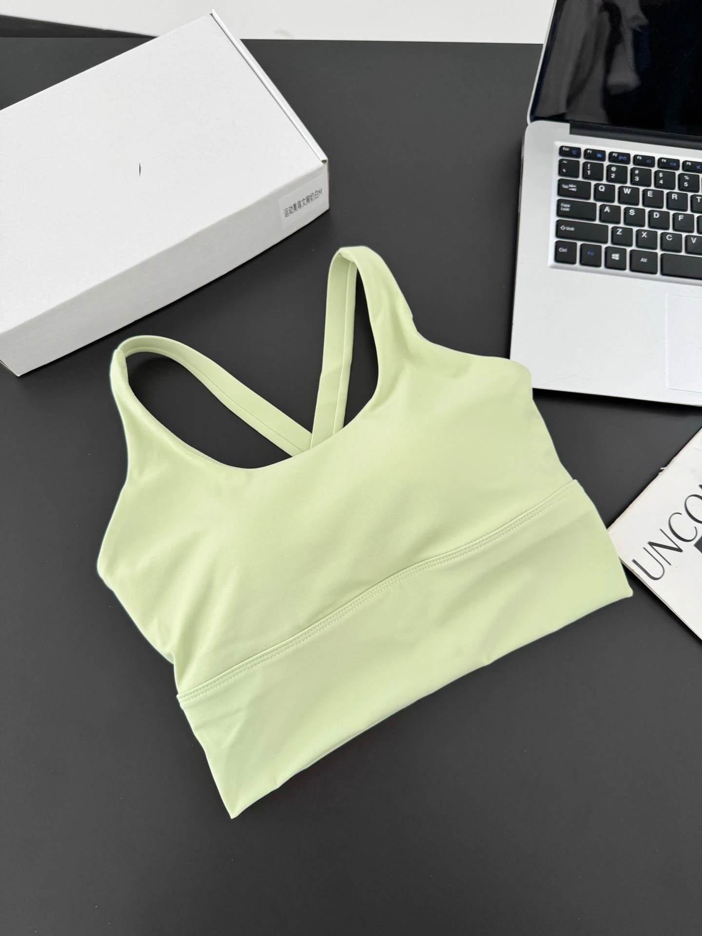 Damen-Sport-BH mit integrierten festen Cups, schöner Rücken-Workout-Tanktop für Laufen, Fitness, Yoga & Seilspringen – Detail 12