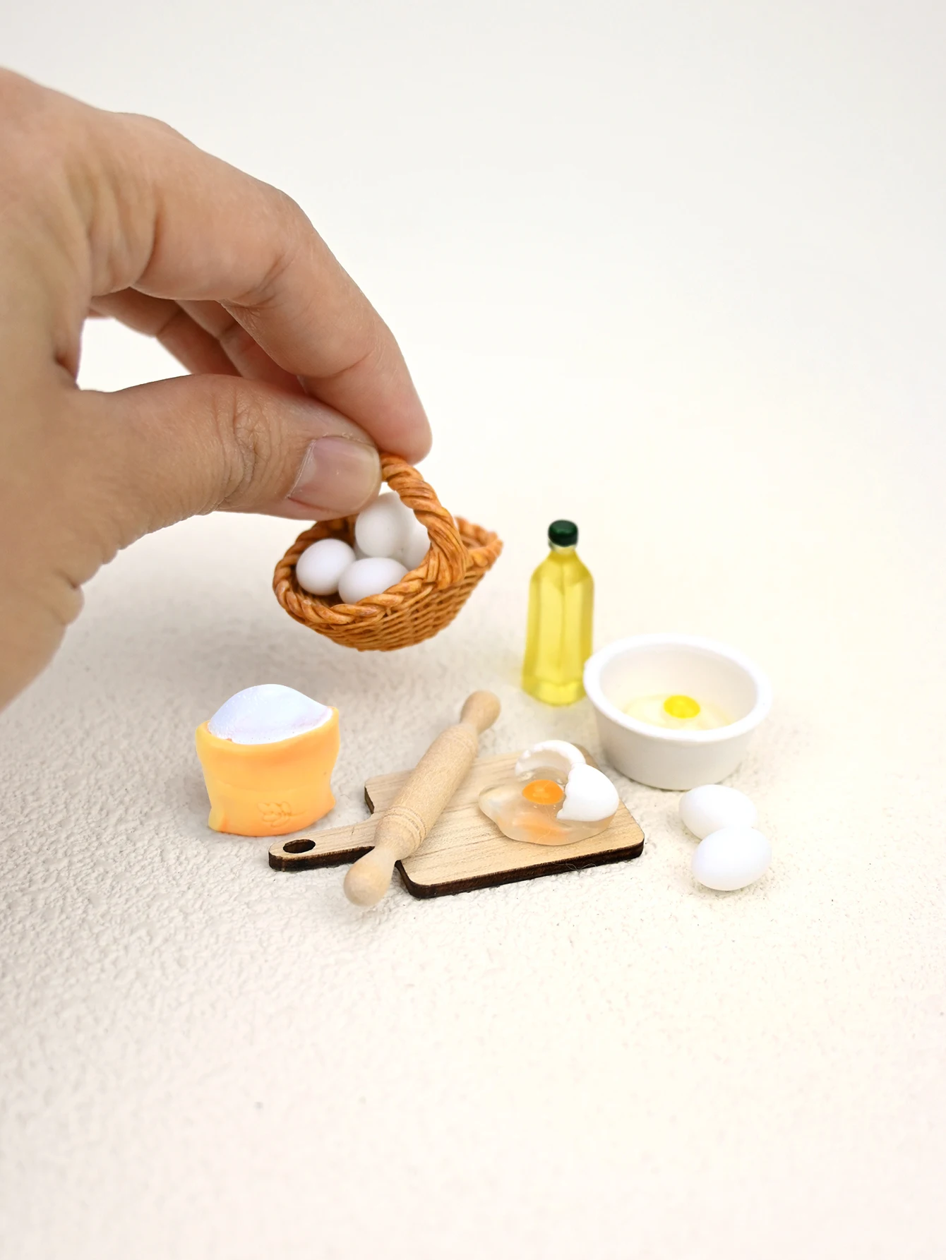 A Miniature Baking Scene Decoration, Dollhouse, Model House Accessory Decoration, Photography Prop, Micro-Landscape Decoration, Miniatures Decoration, Small Gifts, Giveaways, Home Decor (Miniature Rice Bag Shape Random)