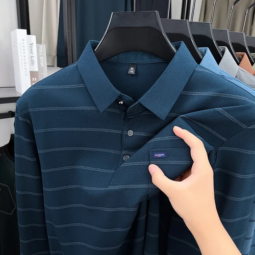 2025 Top de manga larga para hombre con cuello de primavera y otoño, jersey a rayas con bolsillos sueltos, polo