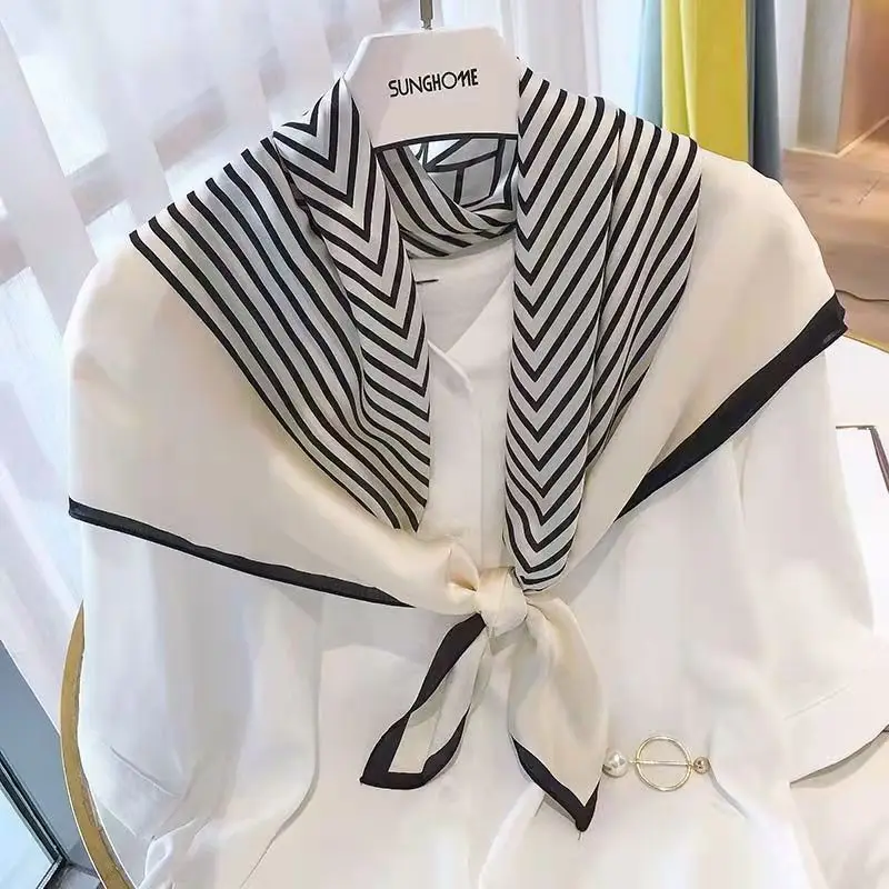 ใหม่แฟชั่น Zebra พิมพ์ผ้าพันคอสแควร์ซาตินนุ่มบางผ้าพันคอคอเรียบ 70*70 ซม.สไตล์วินเทจครีมกันแดด Headscarf สําหรับผู้หญิง