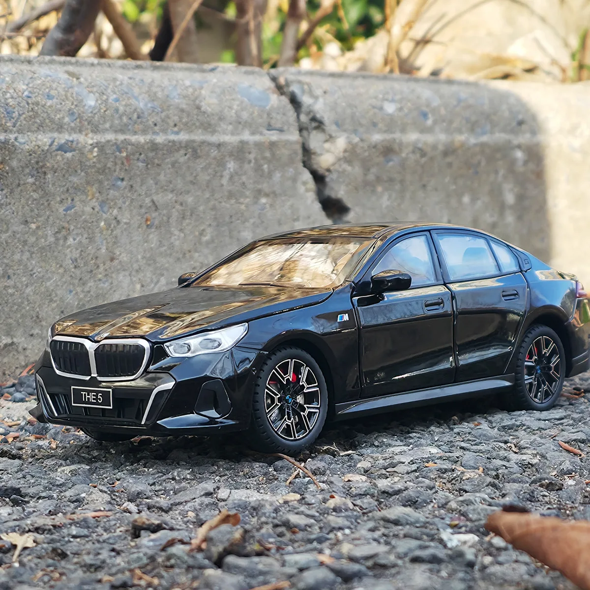 

1:24 530Li 5 Series Alloy Car Diecasts & Toy Vehicles Car Model Sound and light Pull back Car Toys For Kids Gifts