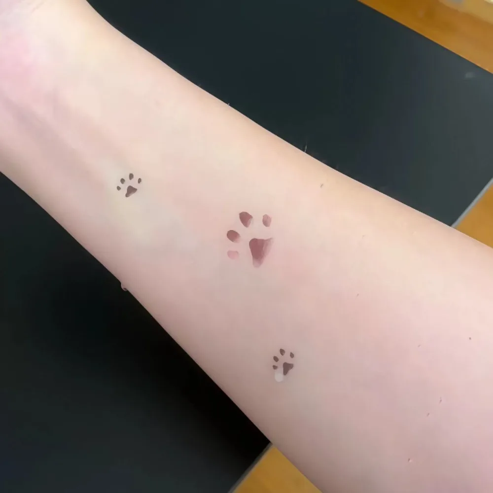2Pcs New Thermal Color Changing Cat Paw Temporary Tattoos Cute Temperature Sensitive Stickers 35℃ Heat Activated Body Art Decals