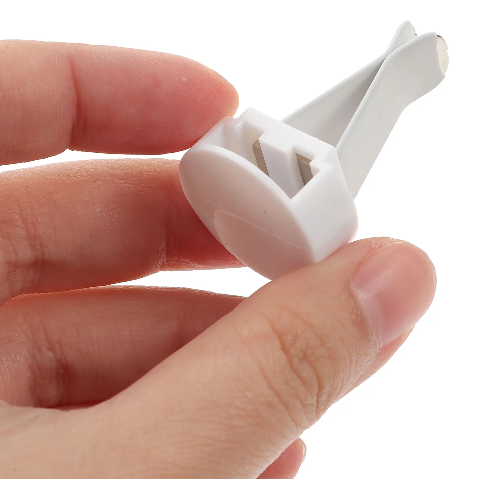 

100Pcs Car Vent Clips Reliable Sturdy Vent Clip for Car Perfume Diffuser Holder Air Outlet Clip Decorative