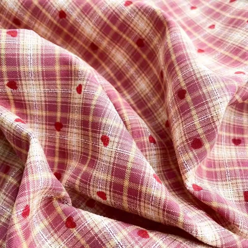 

Cotton fabric with floral patterns, used for making handmade clothing, tablecloths, bags, curtains, and other types of fabrics.