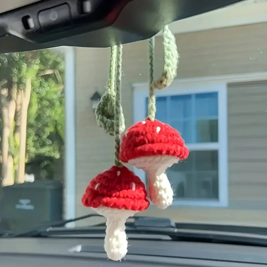 Handgemachter roter Pilz-Häkelanhänger fürs Auto, niedlicher Vorhanghalter, Taschenanhänger, Weihnachten, Neujahr, Feiertagsfeier, Osterdekoration – Detail 4