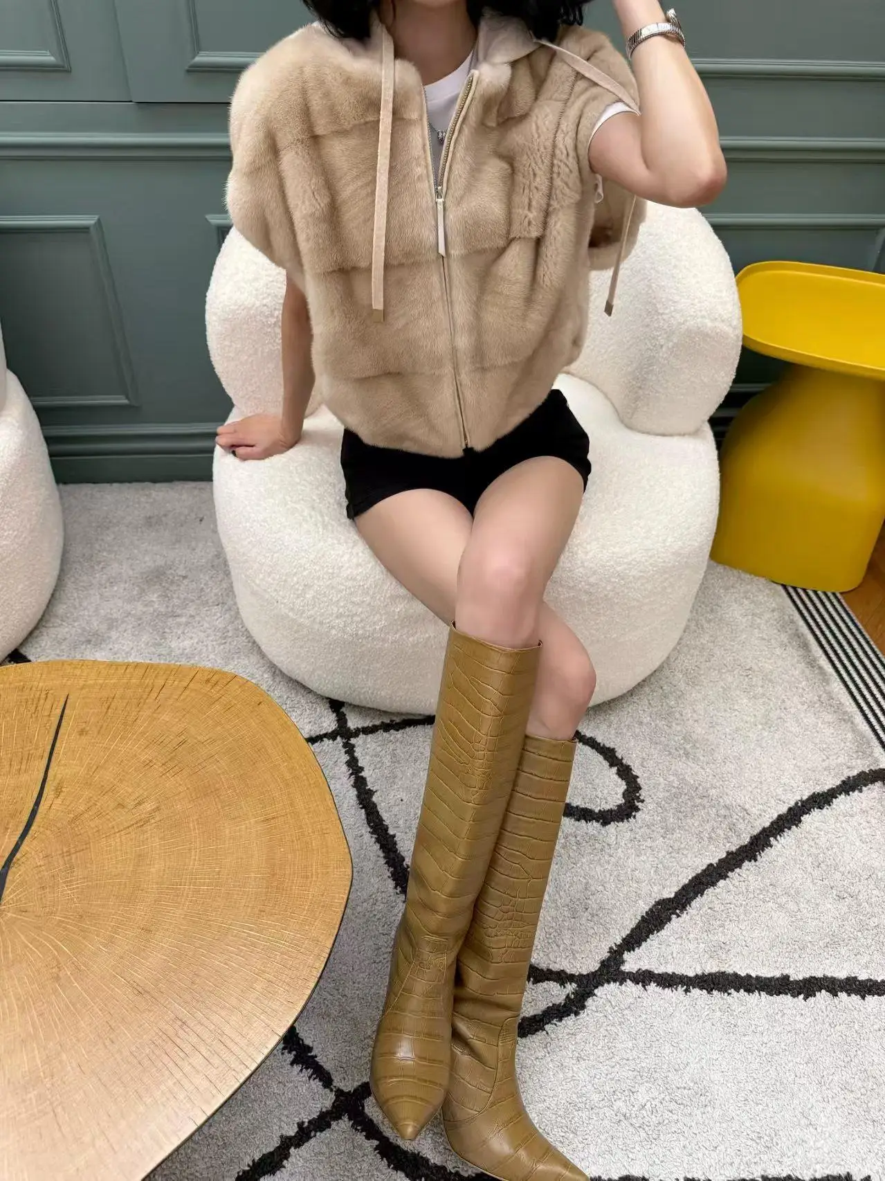 Women's Autumn Winter Chic Streetwear Hooded Faux Mink Hair Vest Outwear Lady Zip Up Sleeveless Faux Fur Thick Warm Loose Vest
