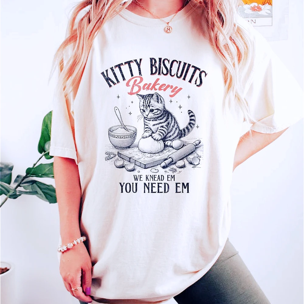 Kitten Cookie Bakery T-shirt, Cute Cat T-shirt, Fun Gift for Baking Moms Baking Crew Neck T-shirt Women's Crew Neck Short-Sleeve