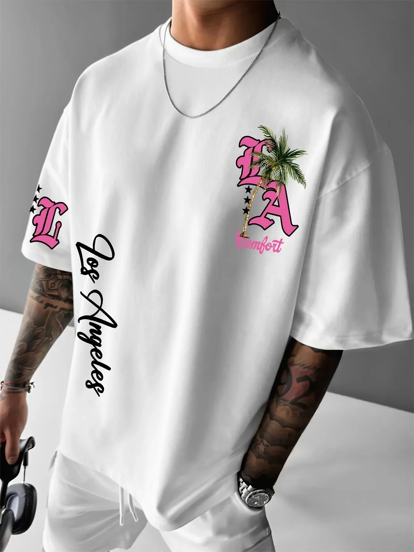 2025, heiß verkauftes neues Sommer-Herren-T-Shirt mit Buchstaben- und Baumdruckmuster, atmungsaktiv und bequem, lässiges Outdoor-Oberteil