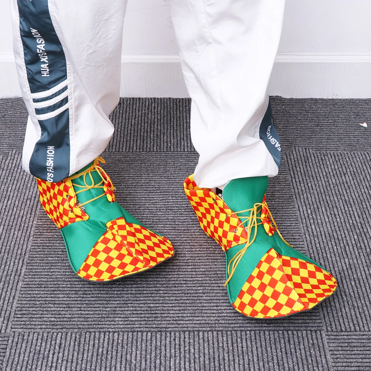 

Pair of Average Size Clown Shoes Bright Color Durable Reusable Easy Wear for Halloween Costume Party Men Women