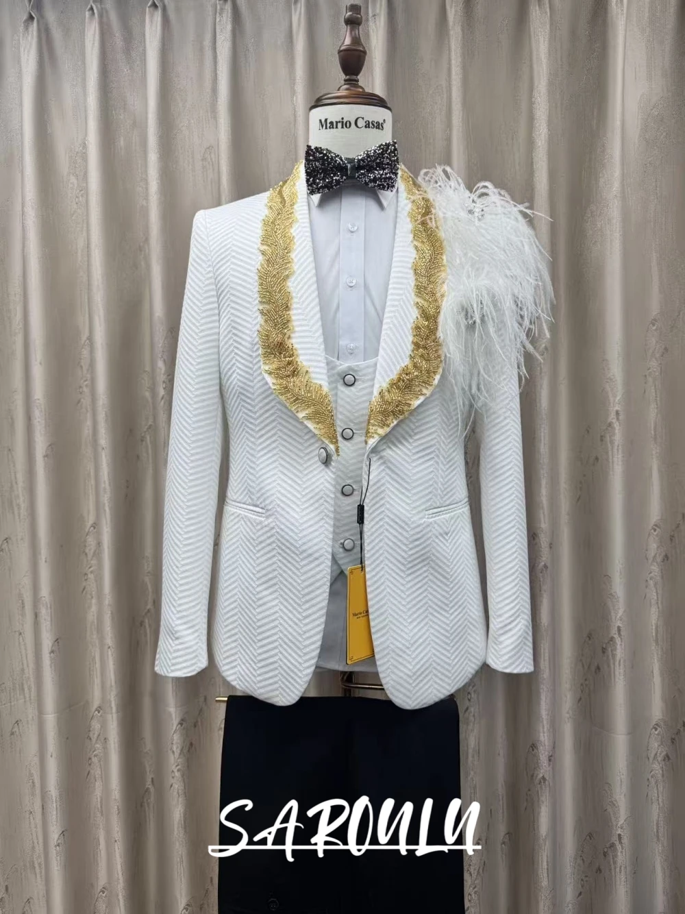 

Glamorous Men's White Gold Embellished Feather Tuxedo 3-Piece Suit Shawl Collar Jacquard Blazer Vest Pants For Formal Events