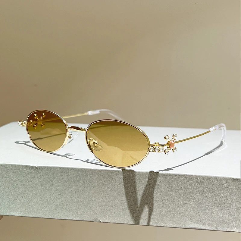KAMMPT Ovale Sonnenbrille mit Strass für Damen Vintage Mode Outdoor Casual Shades 2026 Neu im Trendigen Markendesign Sonnenbrillen