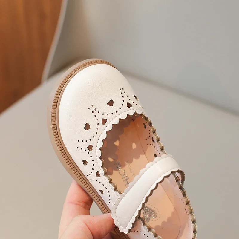 Girls Flat Sandals Beige Brown Round Toe Lightweight Soft Bottom Girls Baby Shoes Hollow Out Upper Non-Slip Mary Jane Kids Shoes