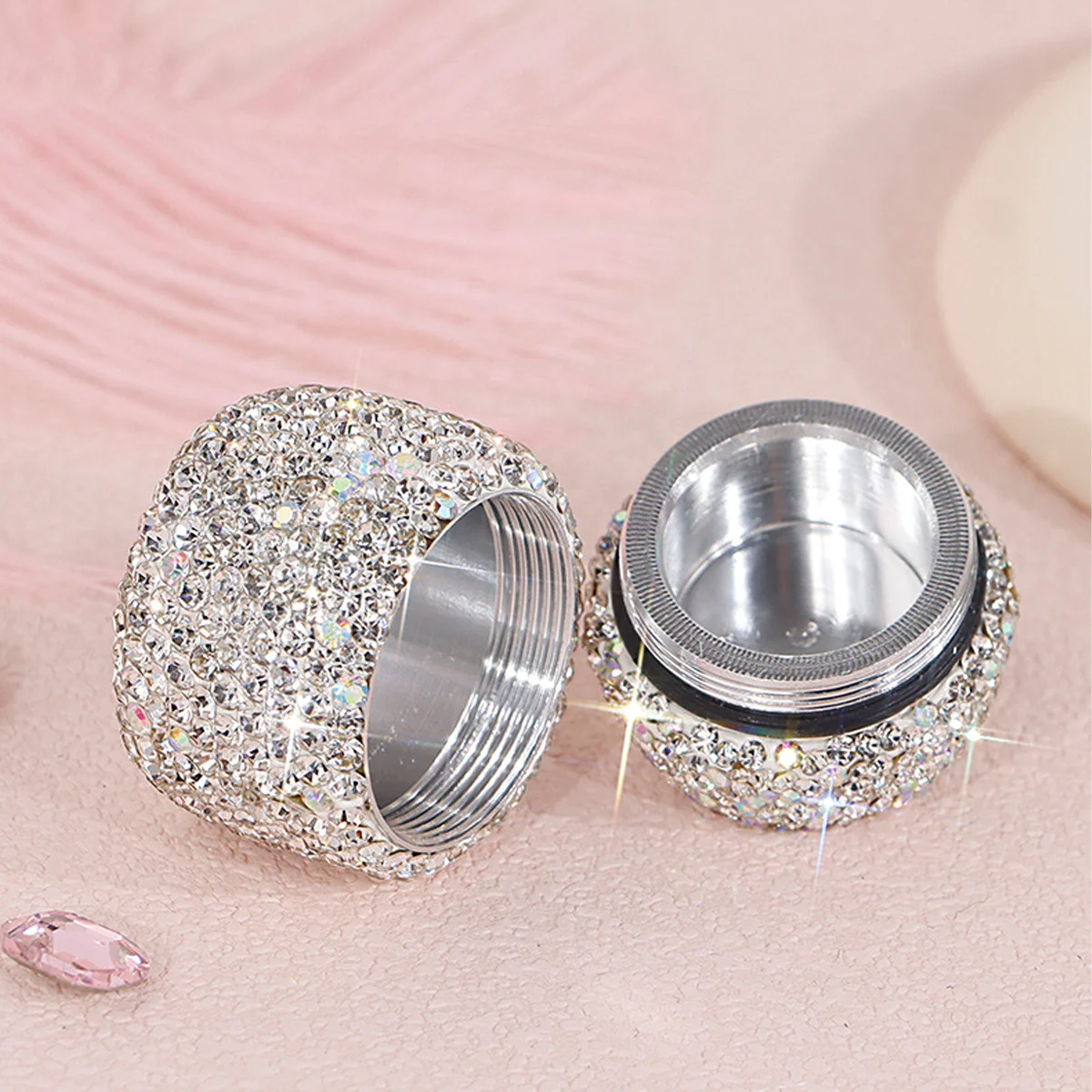 Bright diamond-encrusted medicine box, shining light luxury aluminum alloy storage tank, portable creative Ins wind sub-packing