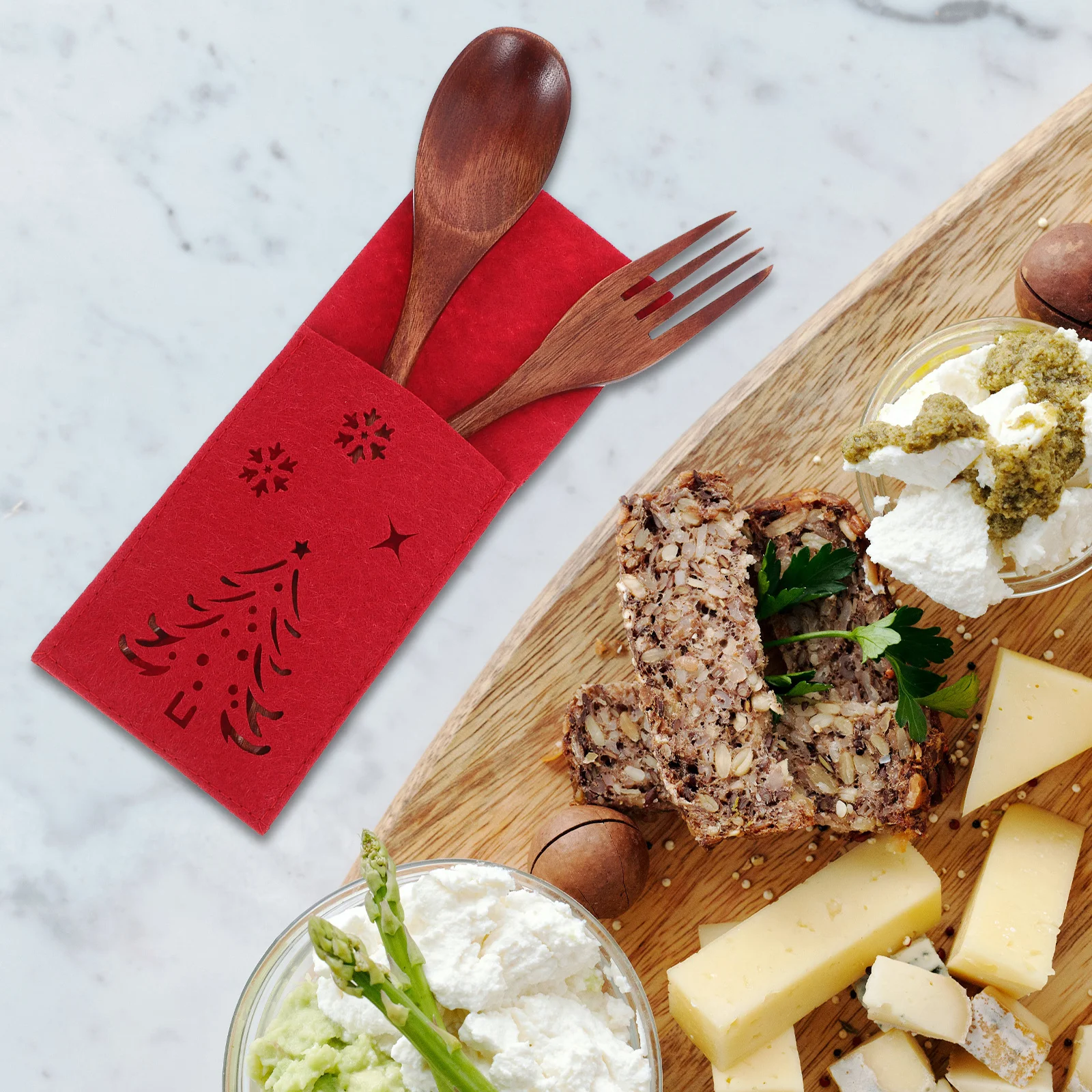 

4Pcs Christmas Tableware Bags Red Hollow Snowflake Tree Cutlery Holder Silverware Pouch Elegant Party Dining Decoration