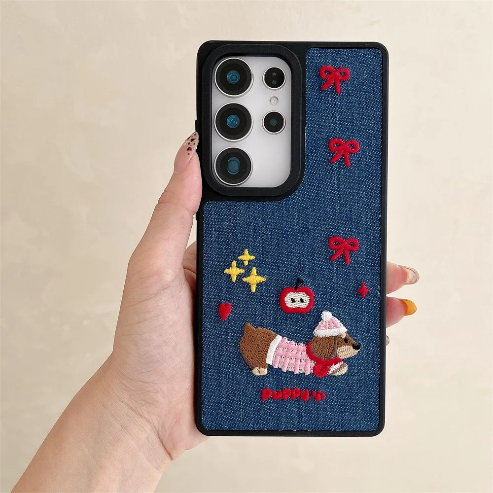Embroidery Christmas Scarf Puppy Fabric Cloth Phone Case For Samsung Galaxy S25 S23 S20 S21 S24 FE S22 Ultra S25 Plus Back Cover
